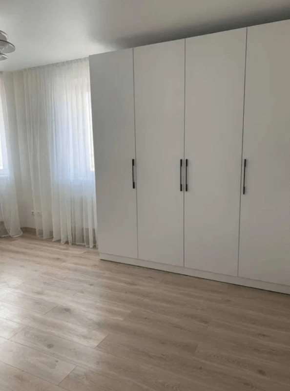 Long term rent 3 bedroom-(s) apartment Yelyzavetynska Street 1