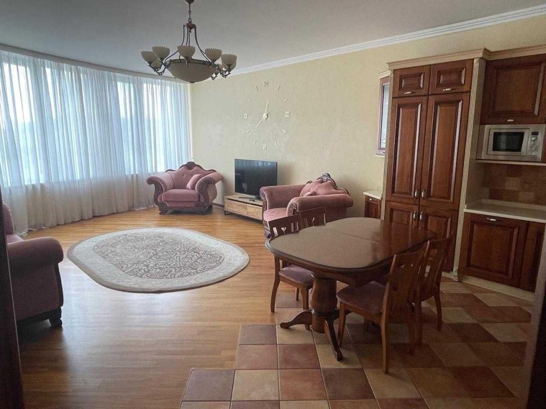 Продажа 3 комнатной квартиры 157 кв. м, Молдовская ул. (Молдавская) 2