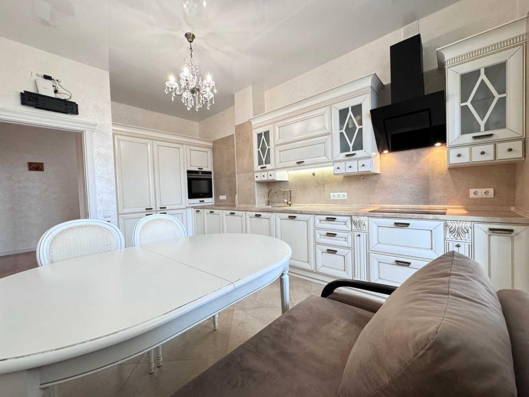 Sale 3 bedroom-(s) apartment 100 sq. m., Andriia Verkhohliada Street (Mykhaila Drahomyrova Street) 2а