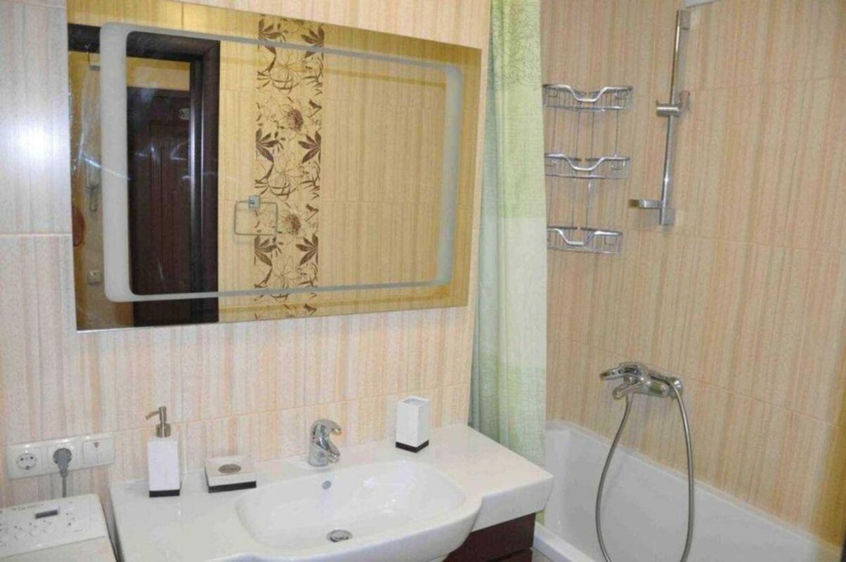 Sale 2 bedroom-(s) apartment 45 sq. m., Velyka Vasylkivska Street (Chervonoarmiiska Street;Krasnoarmeyskaya Street) 102