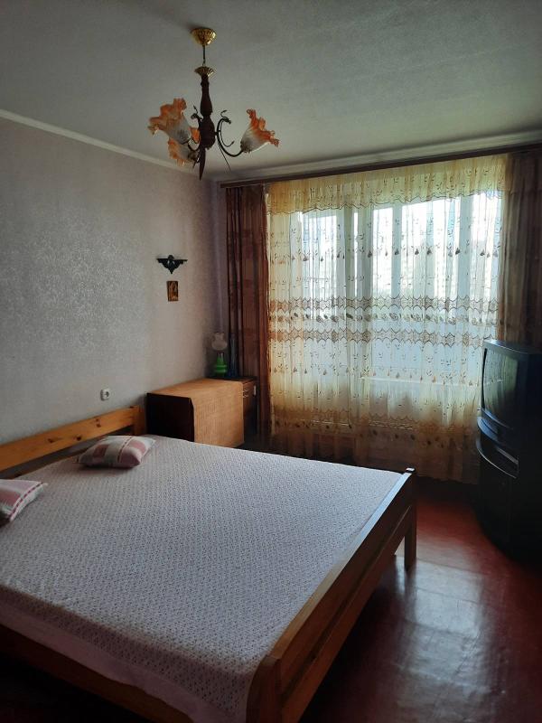 Long term rent 3 bedroom-(s) apartment Amosova Street 50