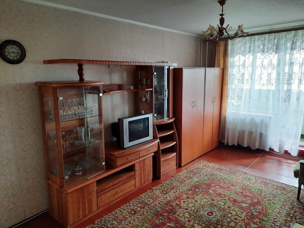 Long term rent 3 bedroom-(s) apartment Amosova Street 50