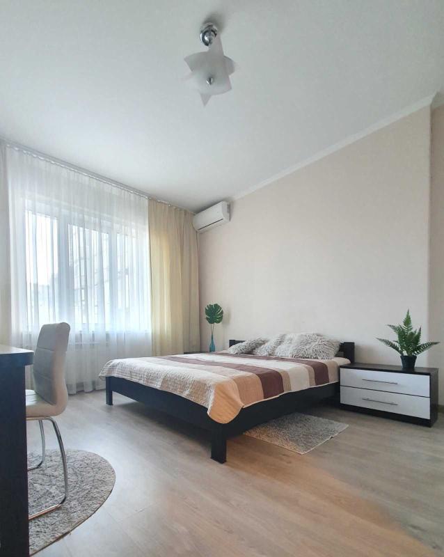 Long term rent 4 bedroom-(s) apartment Kniazhyi Zaton Street 16б