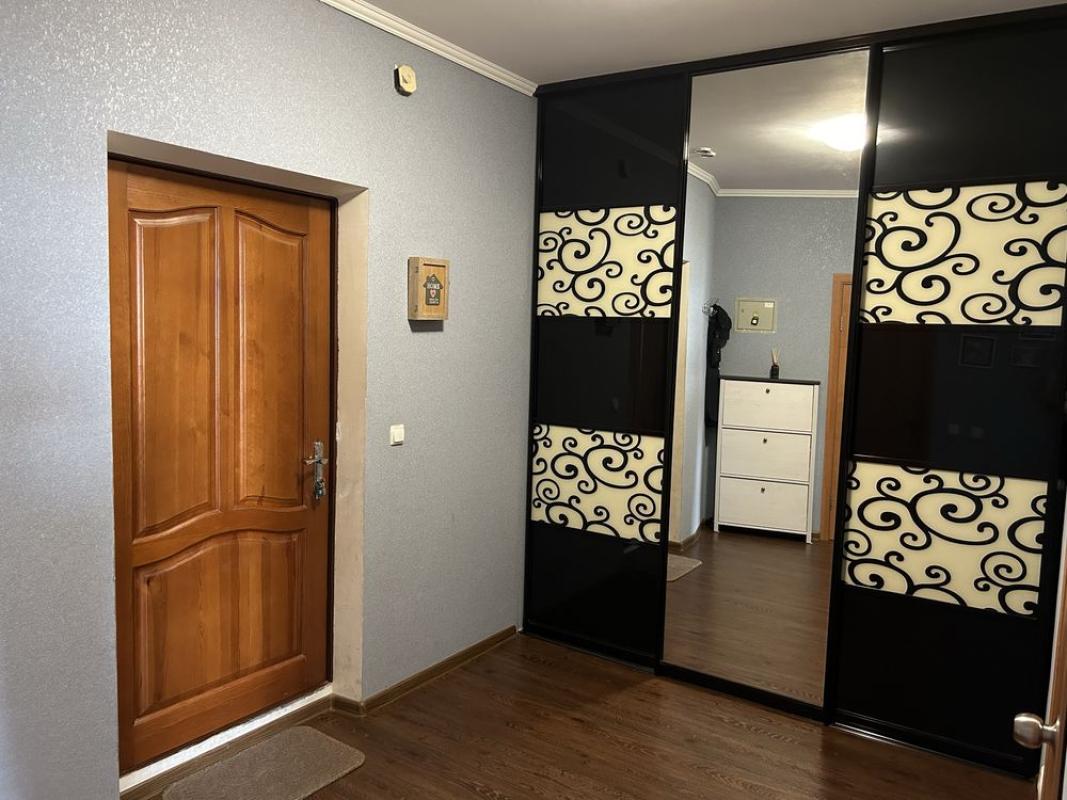 Продаж 1 кімнатної квартири 48 кв. м, Олени Пчілки вул. 2