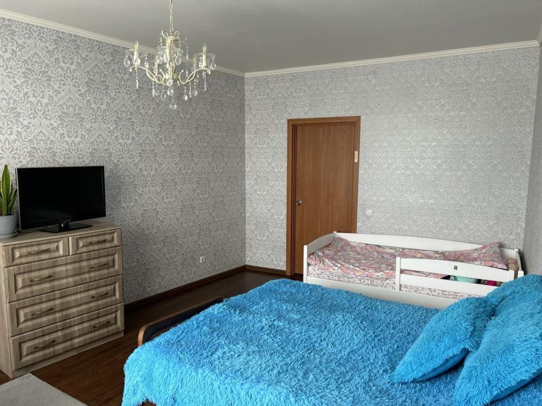 Продаж 1 кімнатної квартири 48 кв. м, Олени Пчілки вул. 2