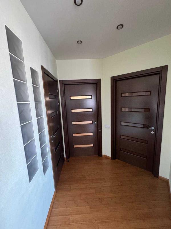Продажа 3 комнатной квартиры 105 кв. м, Драгоманова ул. 31б