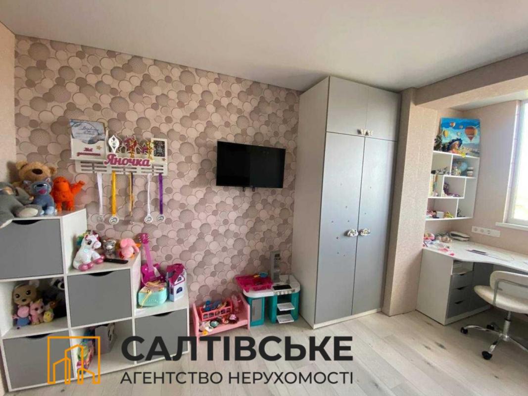 Продаж 4 кімнатної квартири 81 кв. м, Сонячна вул. 7