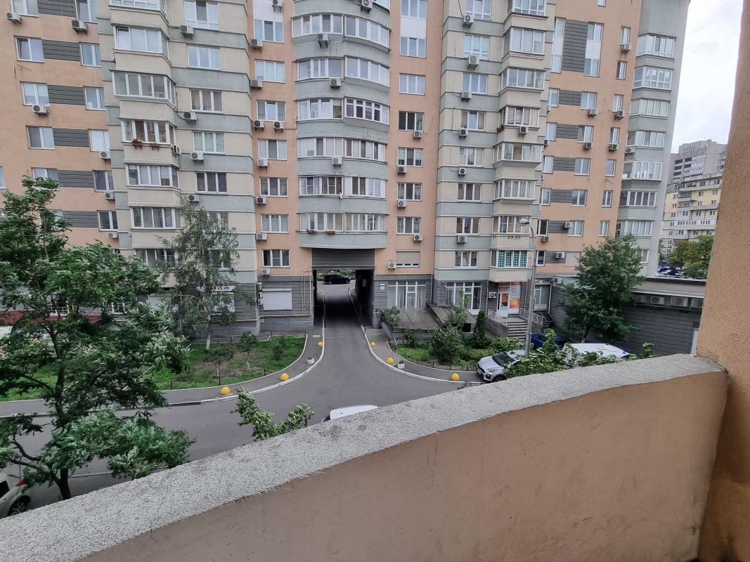 Продажа 3 комнатной квартиры 123 кв. м, Раисы Окипной ул. 4А
