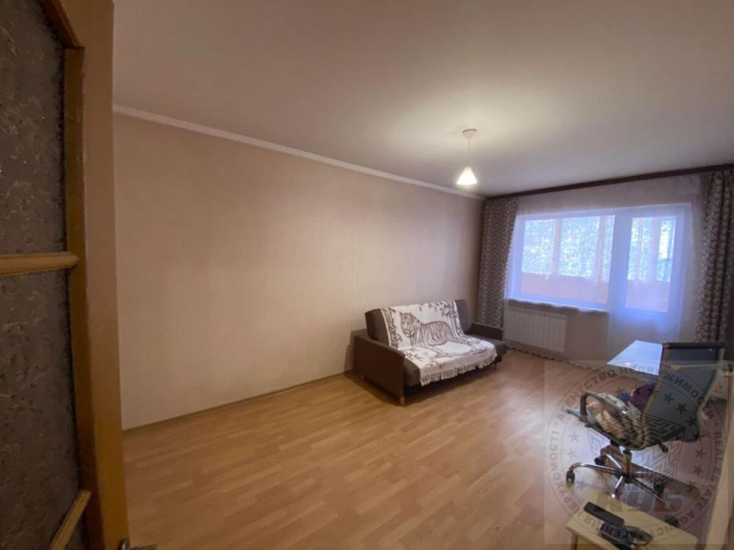 Продаж 3 кімнатної квартири 71 кв. м, Булгакова вул. 3