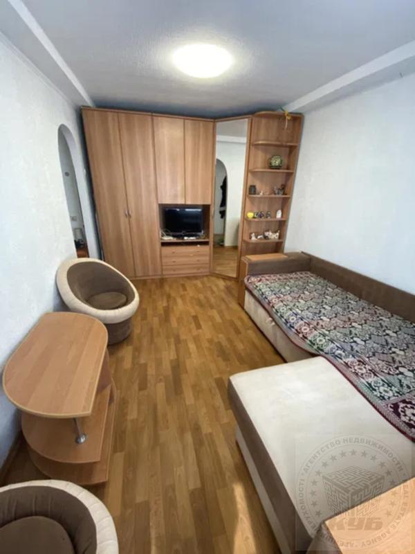 Продаж 1 кімнатної квартири 28 кв. м, Симиренка вул.