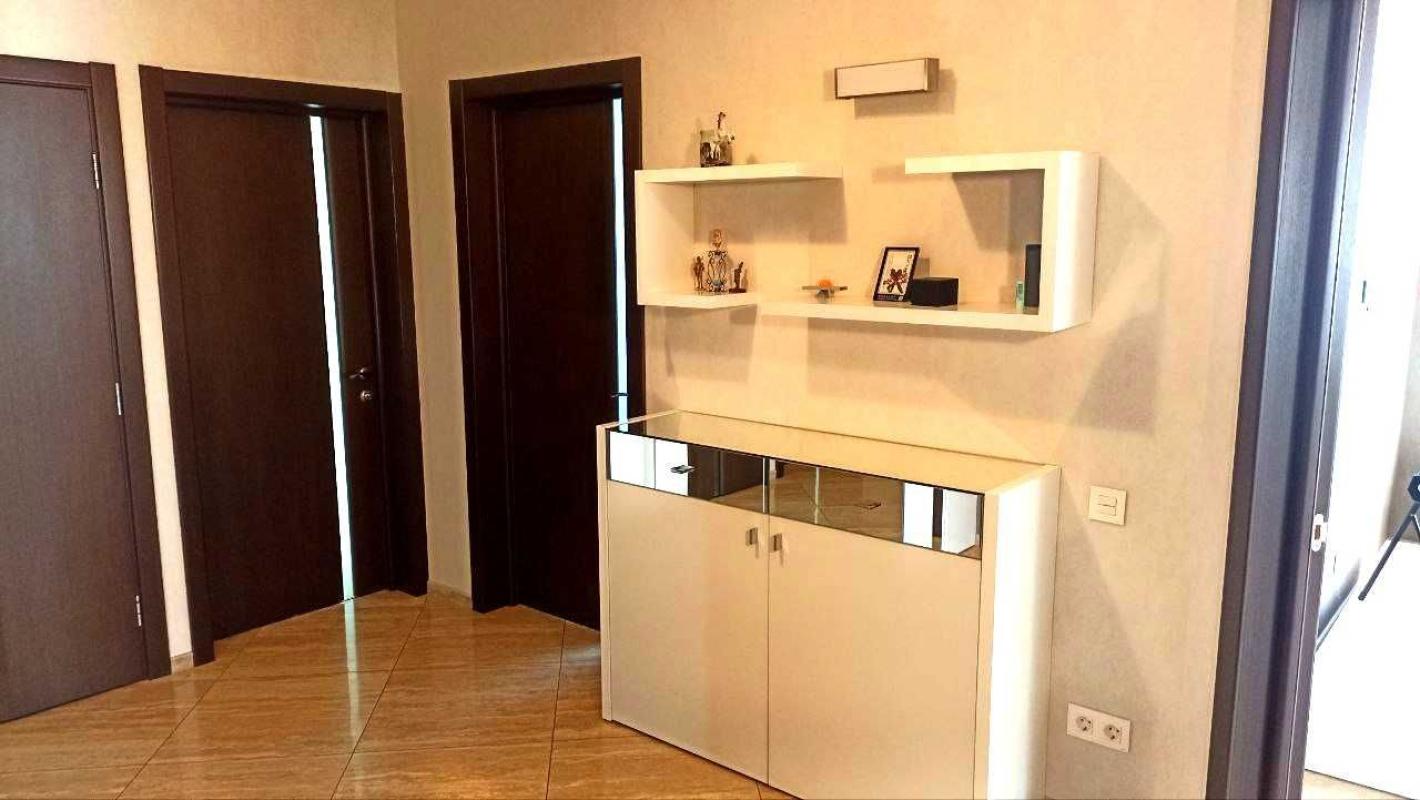 Long term rent 3 bedroom-(s) apartment Velyka Kytaivska Street 53