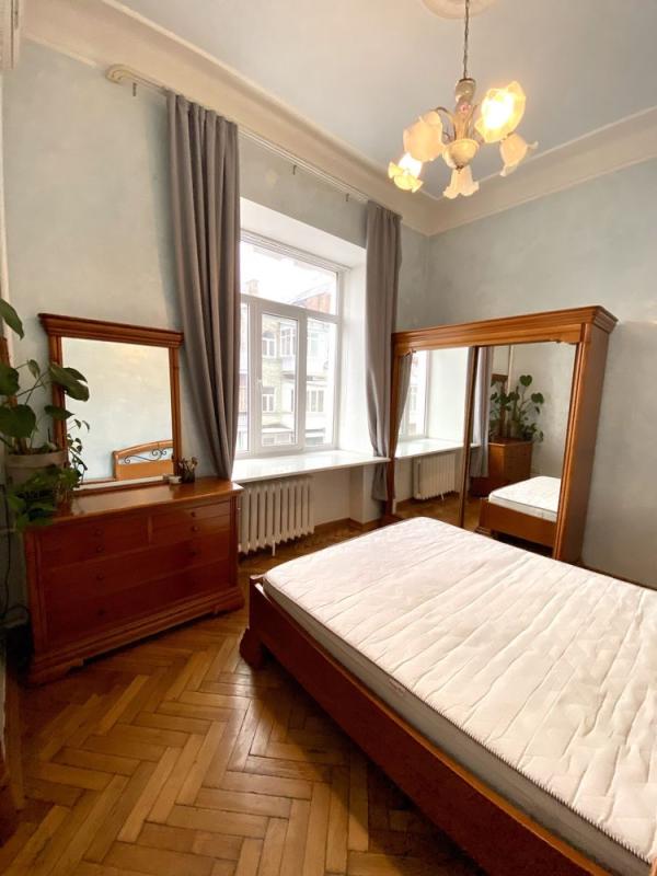 Long term rent 3 bedroom-(s) apartment Saksahanskoho Street 30
