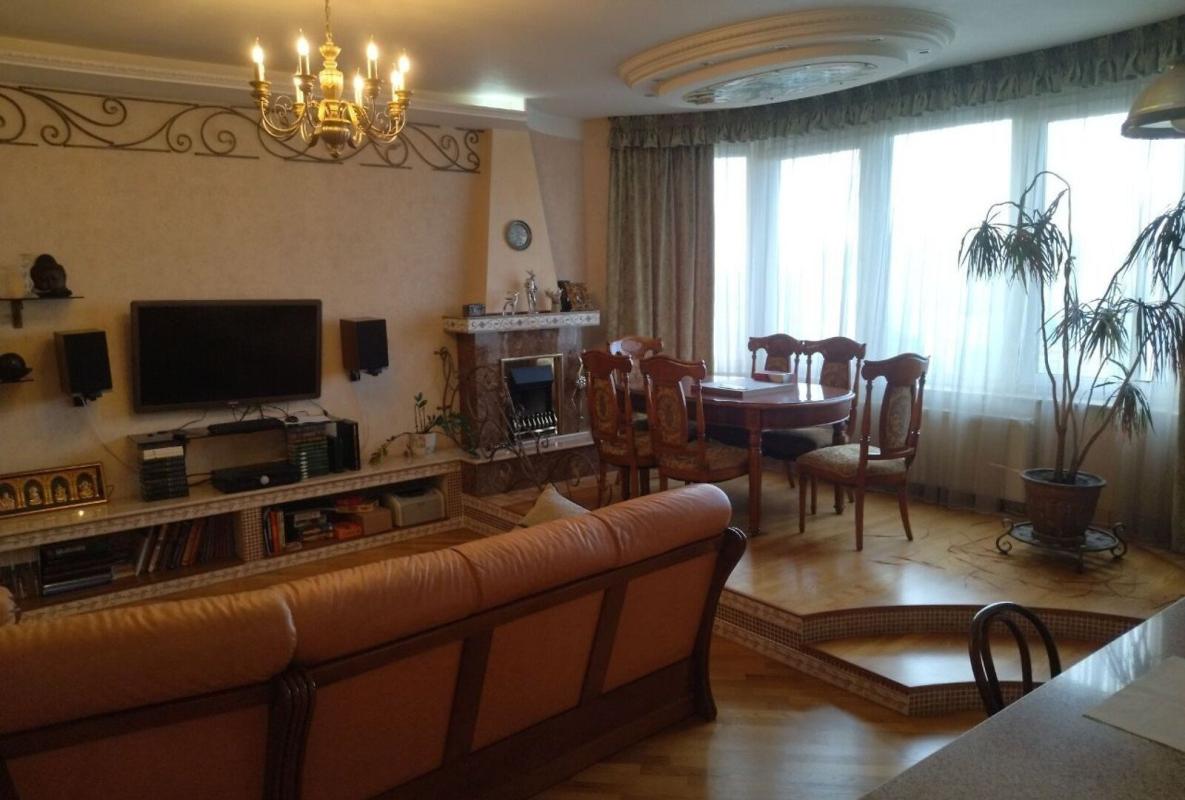 Sale 3 bedroom-(s) apartment 125 sq. m., Mykilsko-Slobidska Street 1а