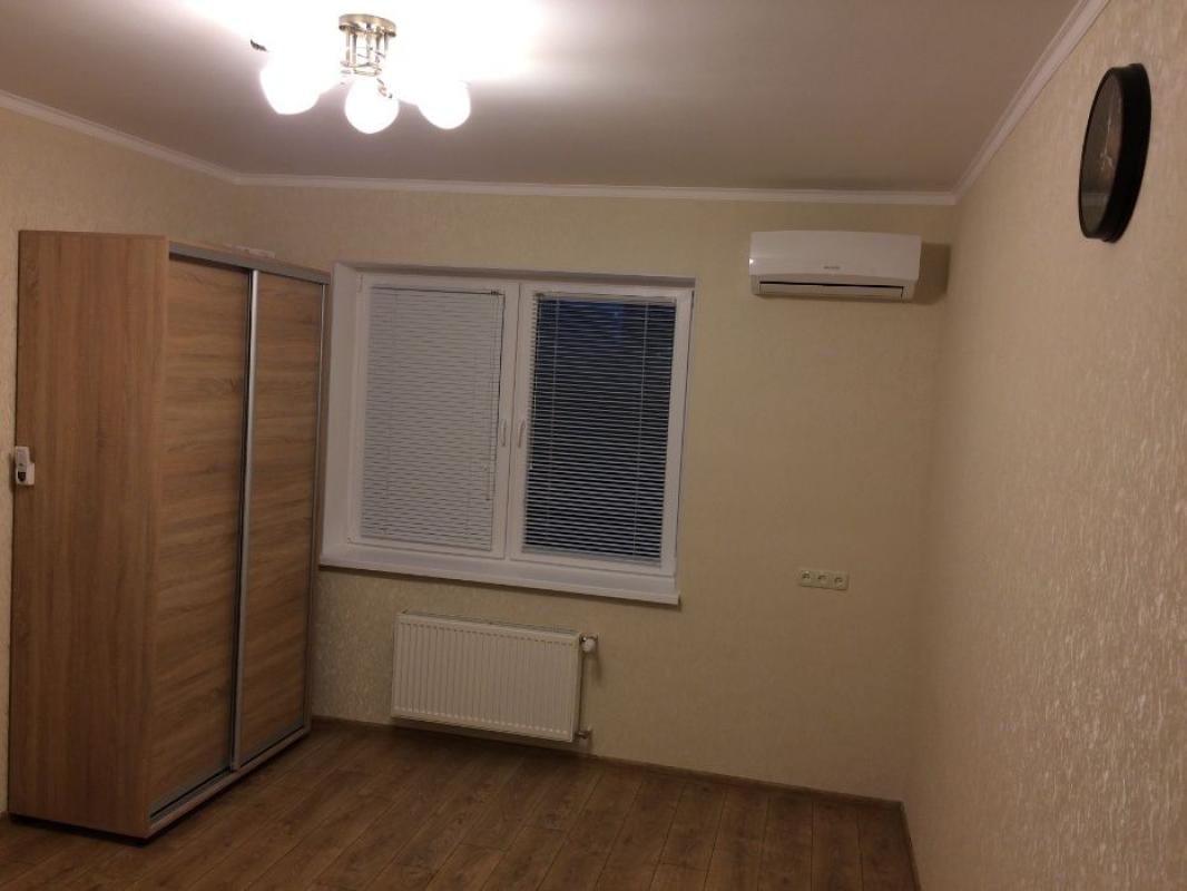 Довгострокова оренда 1 кімнатної квартири Нижньоключова вул. 14