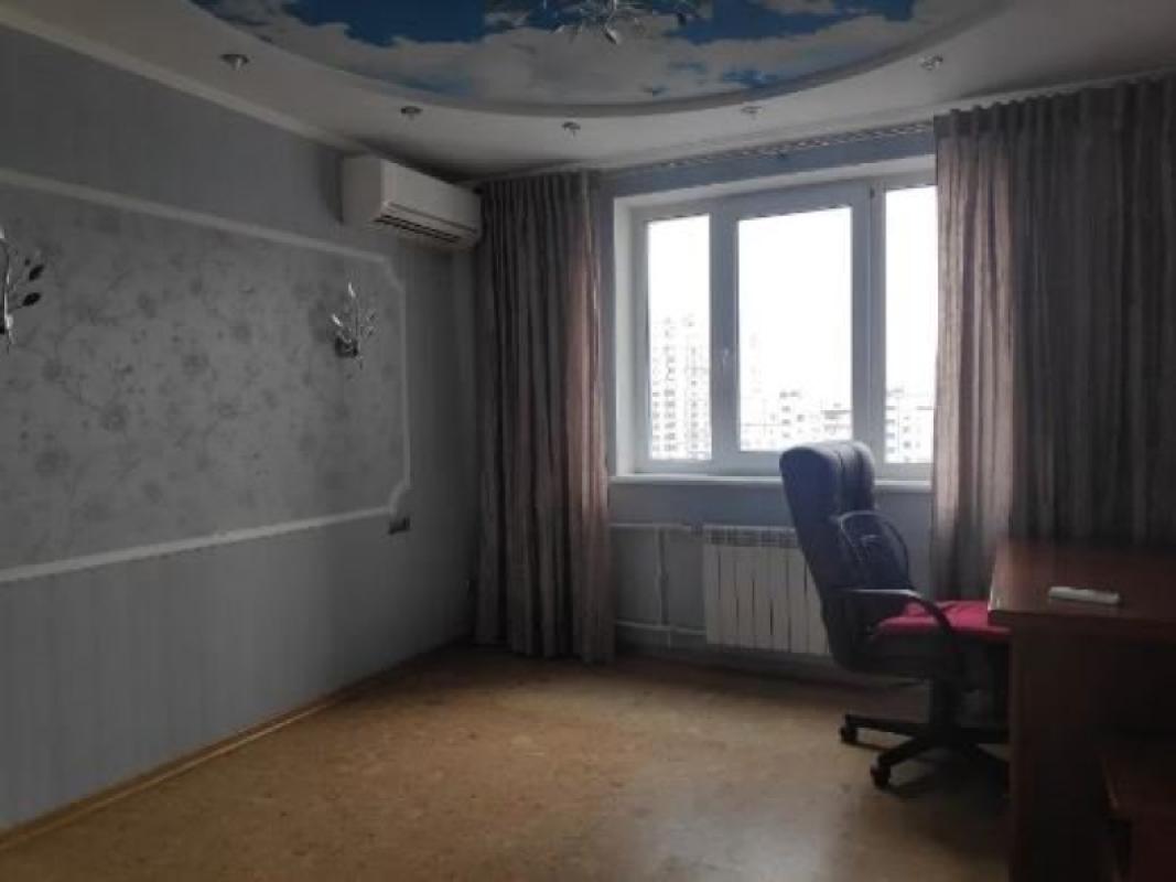 Long term rent 4 bedroom-(s) apartment Hvardiytsiv-Shyronintsiv Street 49в