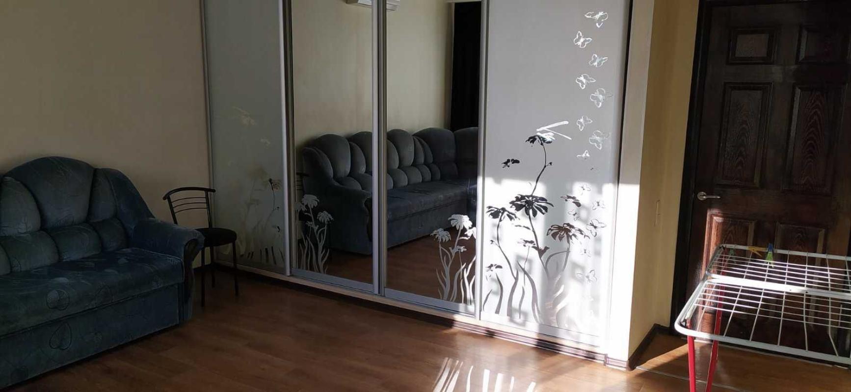 Long term rent 2 bedroom-(s) apartment maidan Zakhysnykiv Ukrainy 1