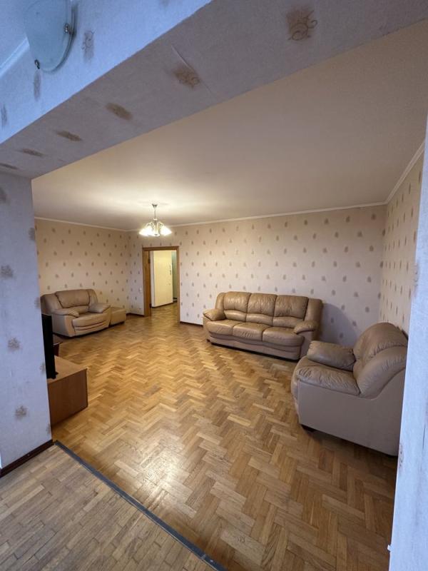 Long term rent 3 bedroom-(s) apartment Pivnichna Street 6