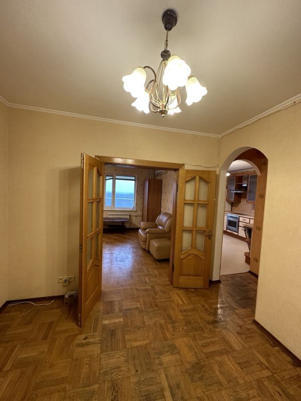 Long term rent 3 bedroom-(s) apartment Pivnichna Street 6