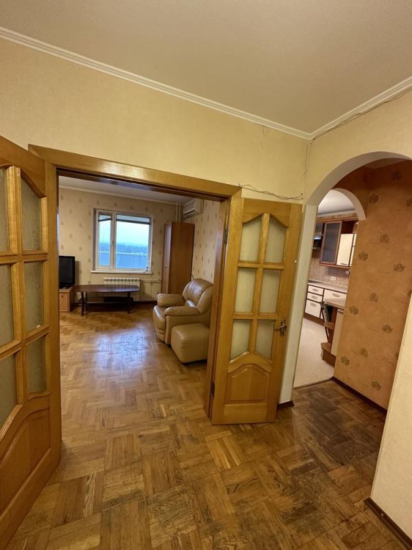 Long term rent 3 bedroom-(s) apartment Pivnichna Street 6