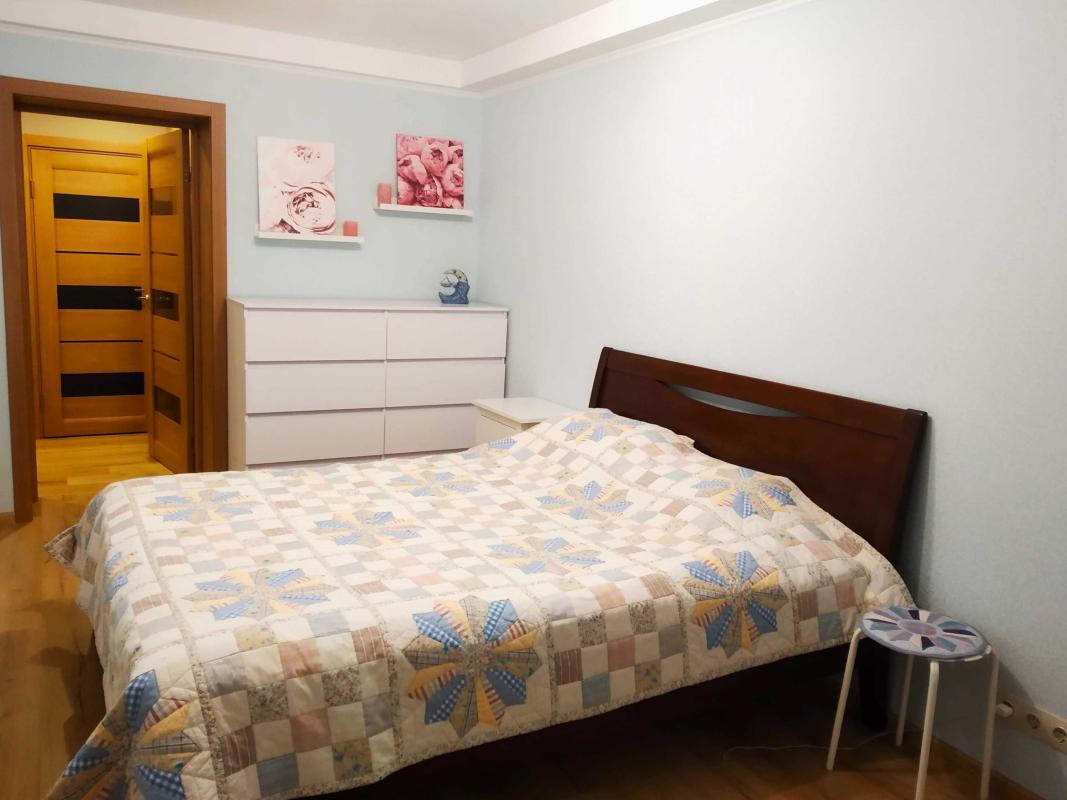 Sale 4 bedroom-(s) apartment 93 sq. m., Vavilovykh Street 13а