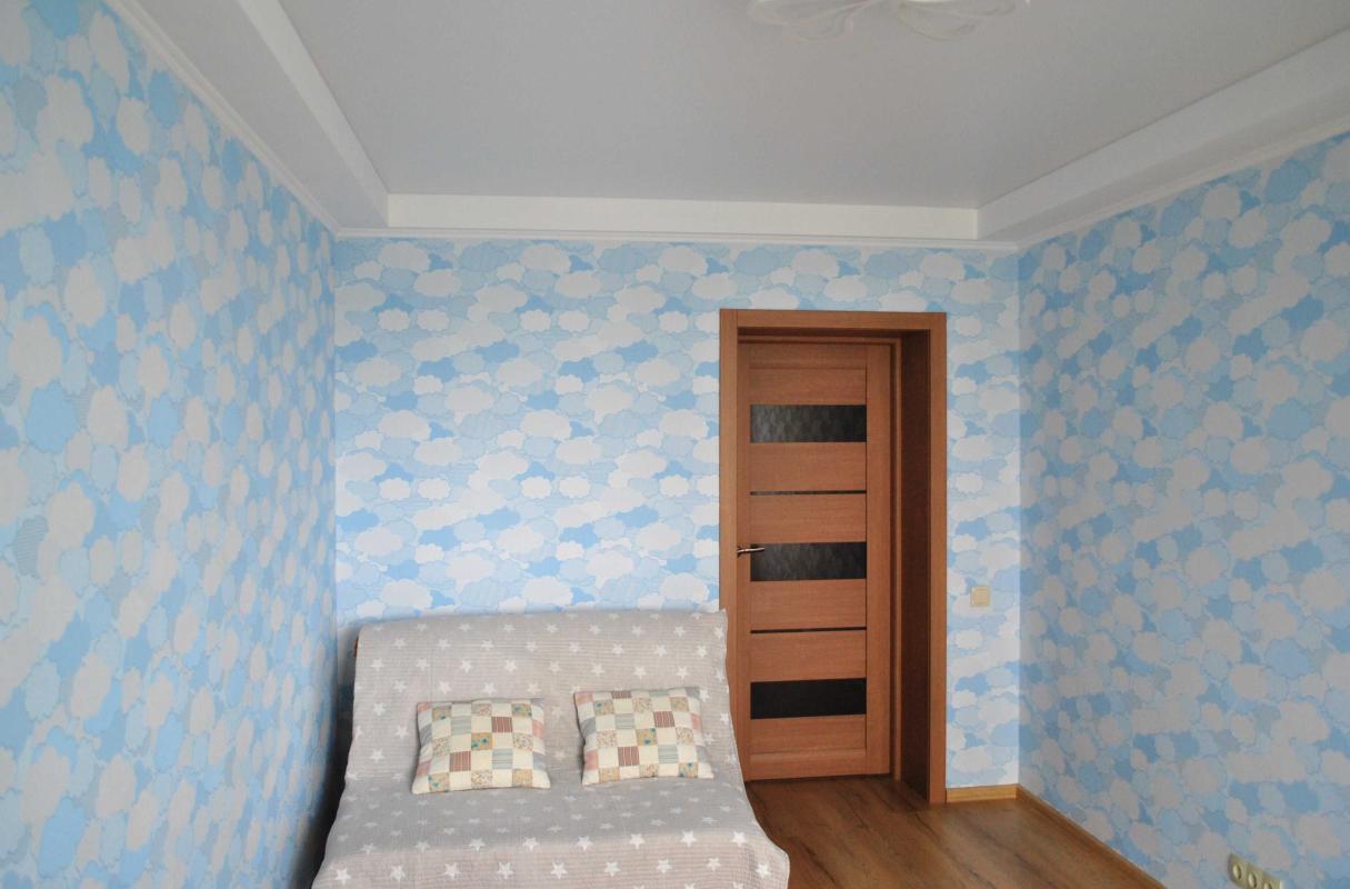 Продаж 4 кімнатної квартири 93 кв. м, Вавілових вул. 13а
