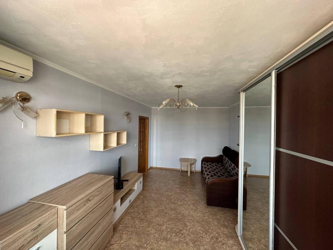 Long term rent 1 bedroom-(s) apartment Heroiv Pratsi Street 12