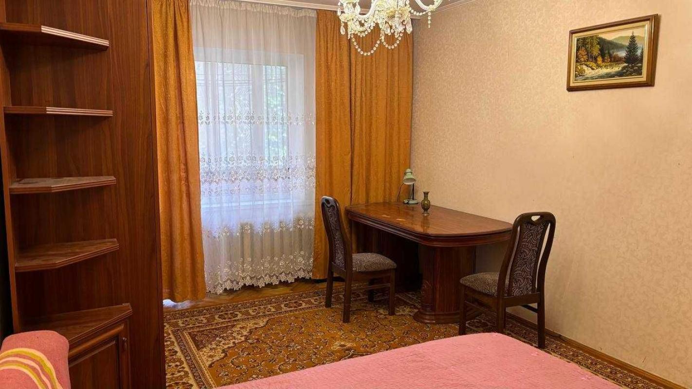 Long term rent 3 bedroom-(s) apartment Volodymyra Ivasiuka Avenue (Heroiv Stalinhrada Avenue) 33/35