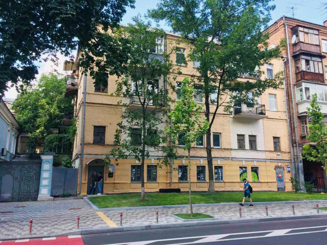 Long term rent 3 bedroom-(s) apartment Zolotovoritska Street 4