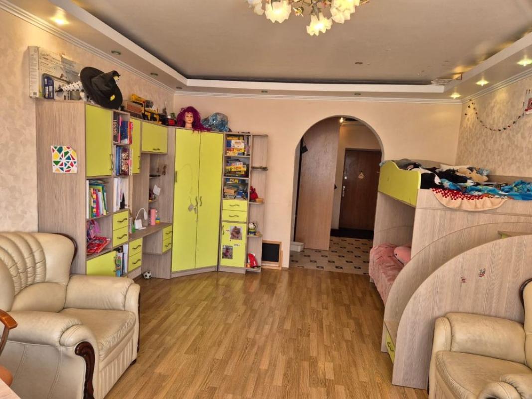 Продаж 2 кімнатної квартири 73 кв. м, Драгоманова вул. 6а