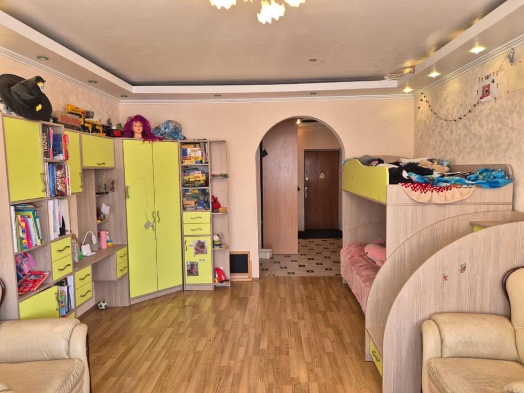 Продаж 2 кімнатної квартири 73 кв. м, Драгоманова вул. 6а