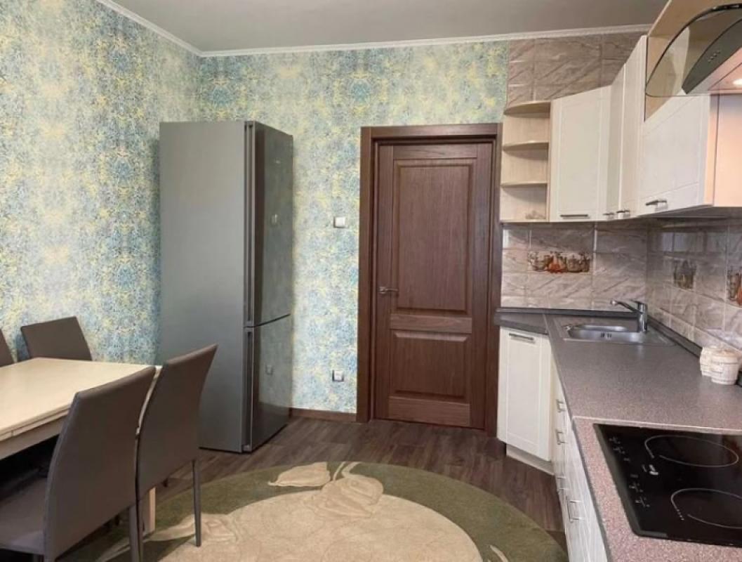 Long term rent 3 bedroom-(s) apartment Mashynobudivna Street 21а