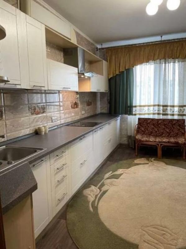 Long term rent 3 bedroom-(s) apartment Mashynobudivna Street 21а