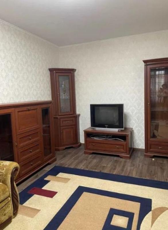 Long term rent 3 bedroom-(s) apartment Mashynobudivna Street 21а