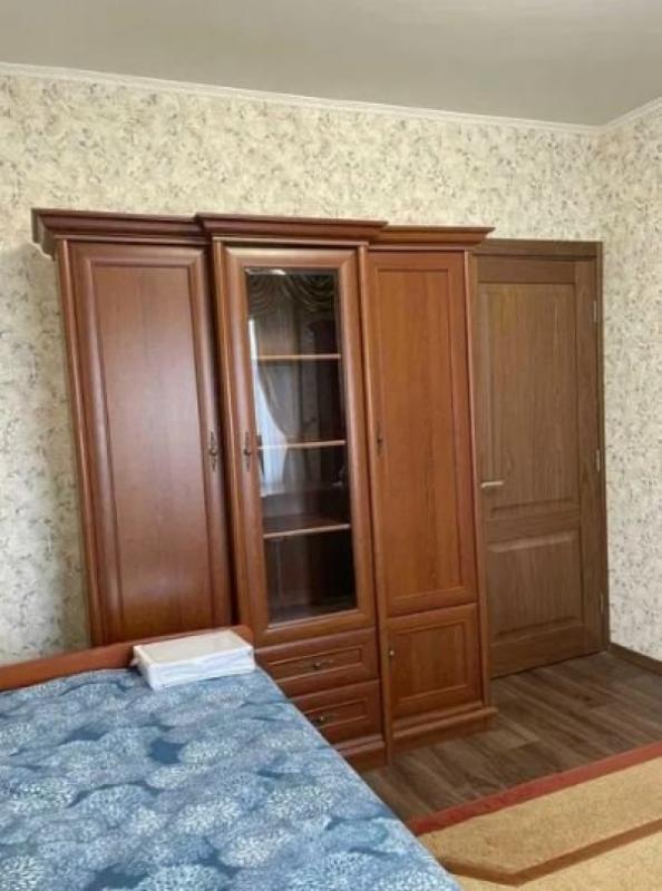 Long term rent 3 bedroom-(s) apartment Mashynobudivna Street 21а