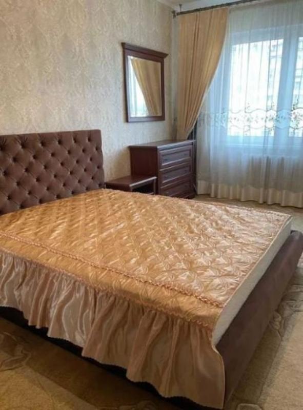 Long term rent 3 bedroom-(s) apartment Mashynobudivna Street 21а