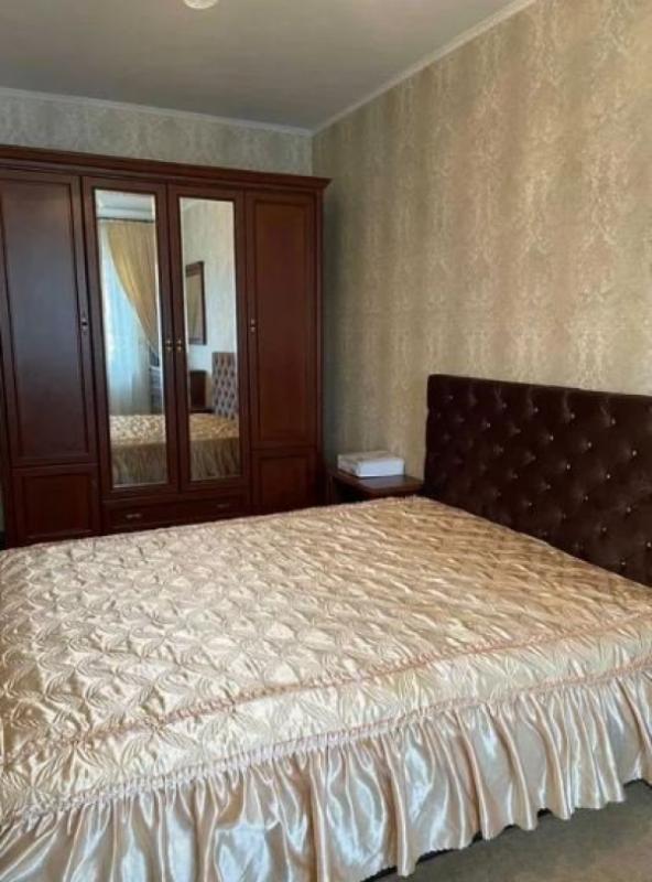 Long term rent 3 bedroom-(s) apartment Mashynobudivna Street 21а