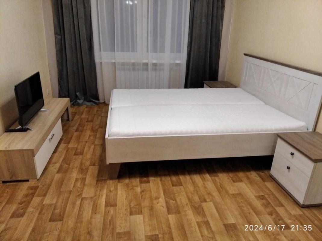 Long term rent 1 bedroom-(s) apartment Petra Hryhorenka Avenue 12