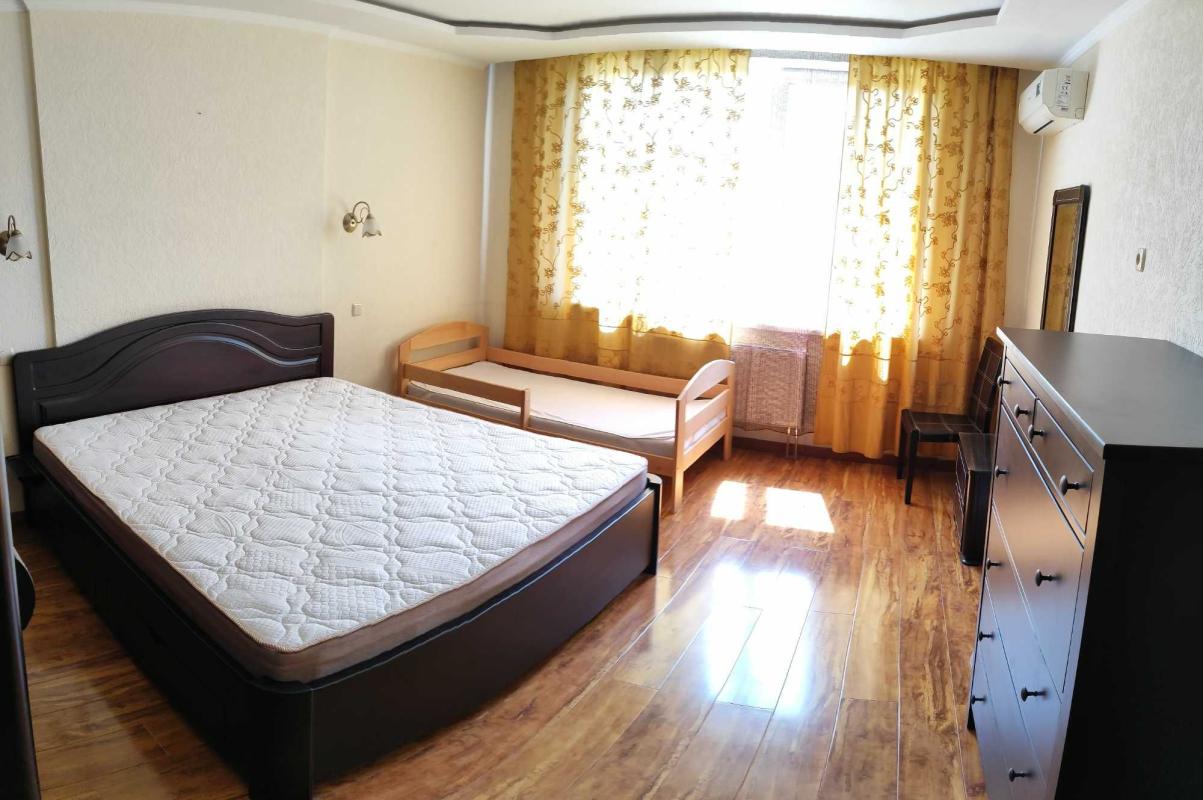 Long term rent 2 bedroom-(s) apartment Holosiivskyi Avenue (40-richchia Zhovtnia Avenue) 30в