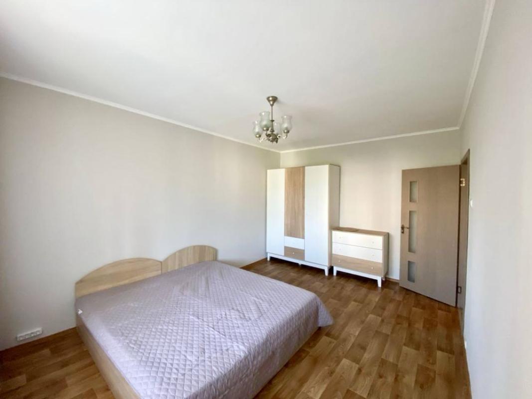 Long term rent 2 bedroom-(s) apartment Arkhitektora Verbytskoho Street 19