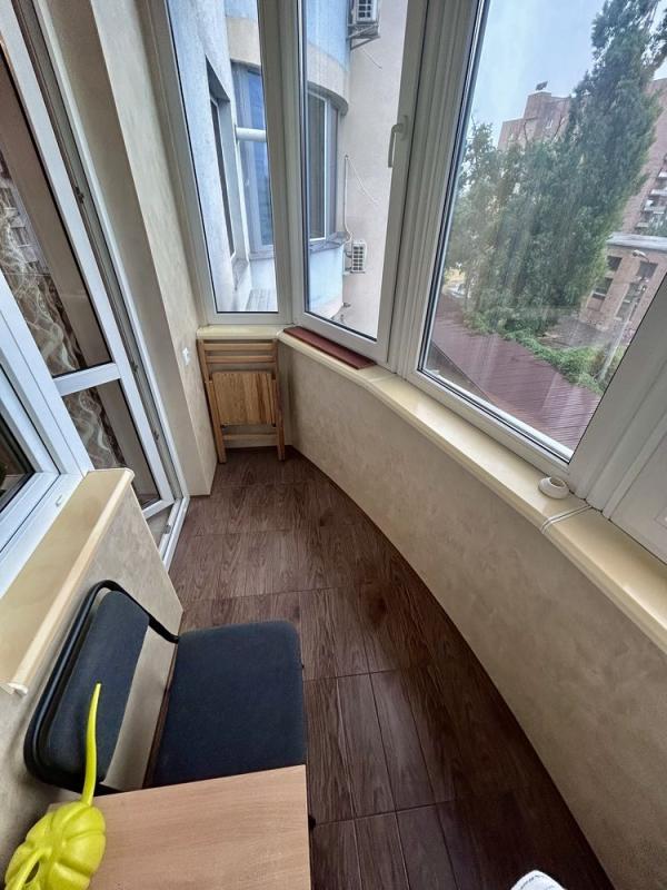 Long term rent 3 bedroom-(s) apartment Losivskyi Lane 4