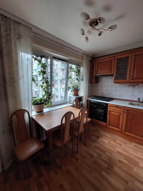 Продажа 3 комнатной квартиры 63 кв. м, Русановский бульв. 6