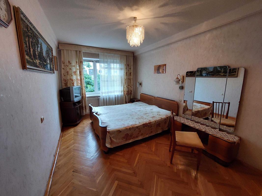 Продажа 3 комнатной квартиры 63 кв. м, Русановский бульв. 6