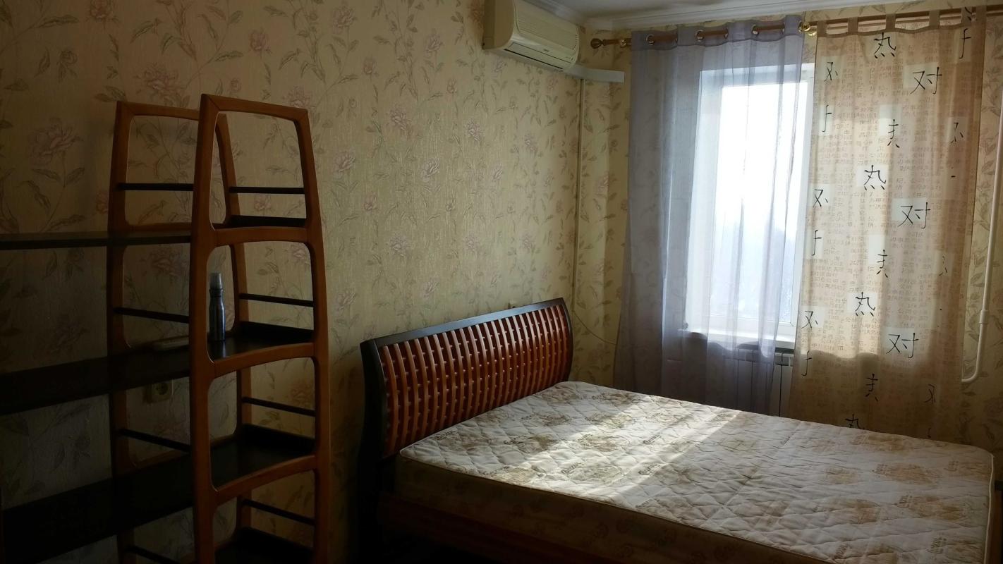 Long term rent 2 bedroom-(s) apartment Pryrichna Street 17