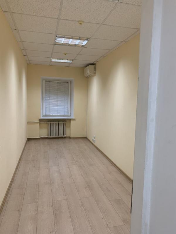 Long term rent 3 bedroom-(s) apartment Naberezhno-Khreschatytska Street 3а