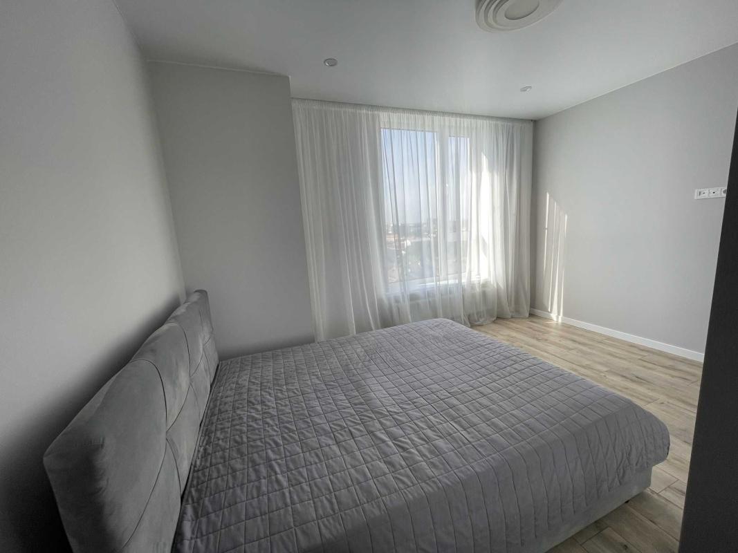 Long term rent 3 bedroom-(s) apartment Ismayila Hasprynskoho street (Sormovska Street)