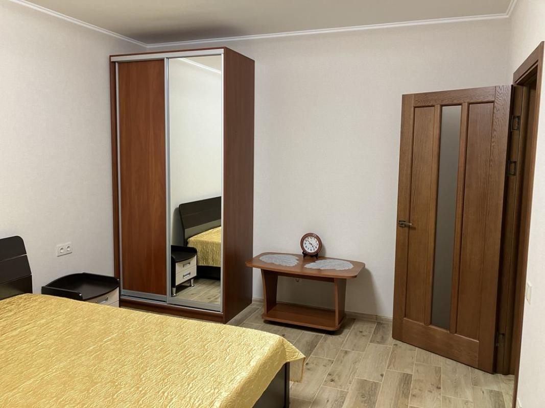 Long term rent 1 bedroom-(s) apartment Solomii Krushelnytskoi Street 5