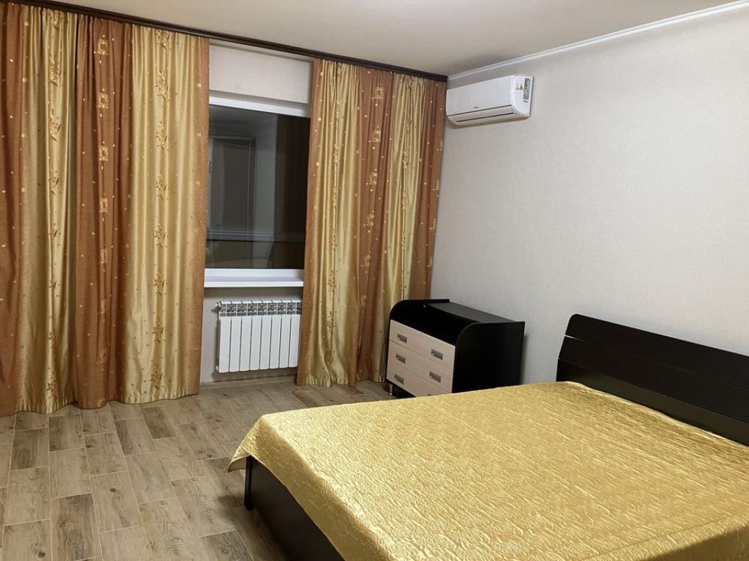 Long term rent 1 bedroom-(s) apartment Solomii Krushelnytskoi Street 5