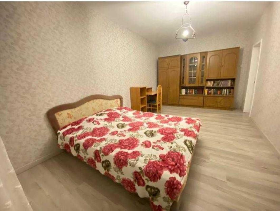 Long term rent 3 bedroom-(s) apartment Anny Akhmatovoi Street 17