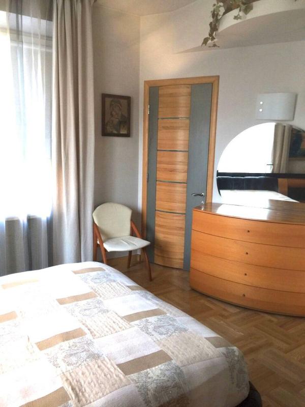 Long term rent 3 bedroom-(s) apartment Partyzanskyi lane 1