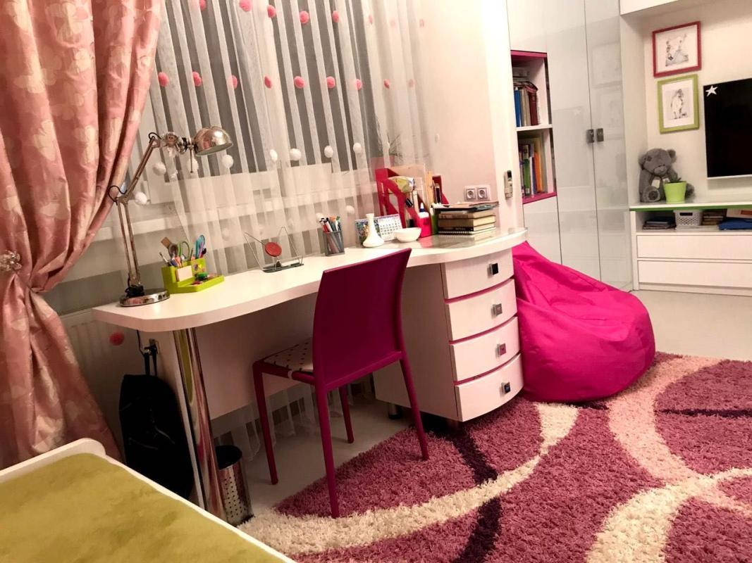 Long term rent 3 bedroom-(s) apartment Olimpiyska Street 10б